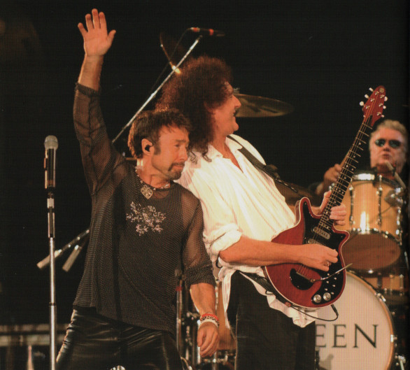 Queen And Paul Rodgers  The Cosmos Rocks : CD & DVD Edition : Booklet11